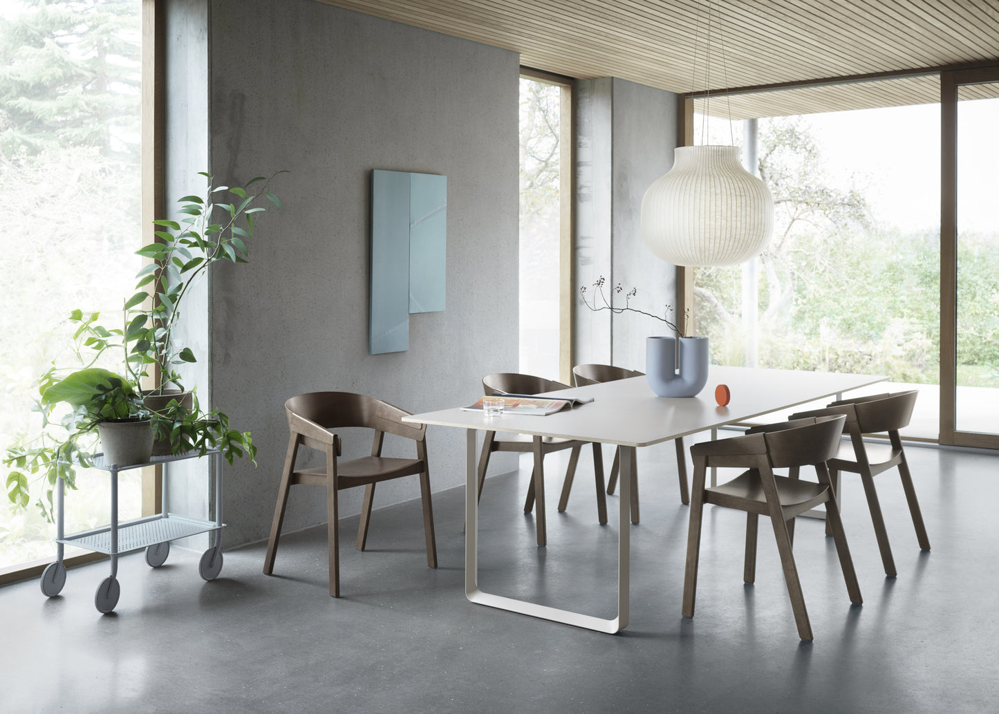 Muuto Cover käsinojatuoli tummanruskea