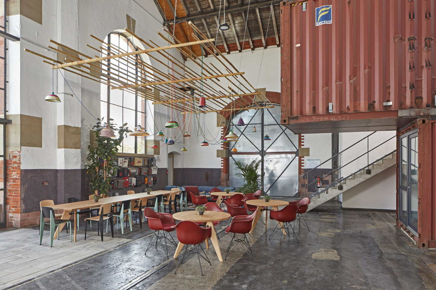 Vitra Solvay pöytä 240x90 tumma tammi