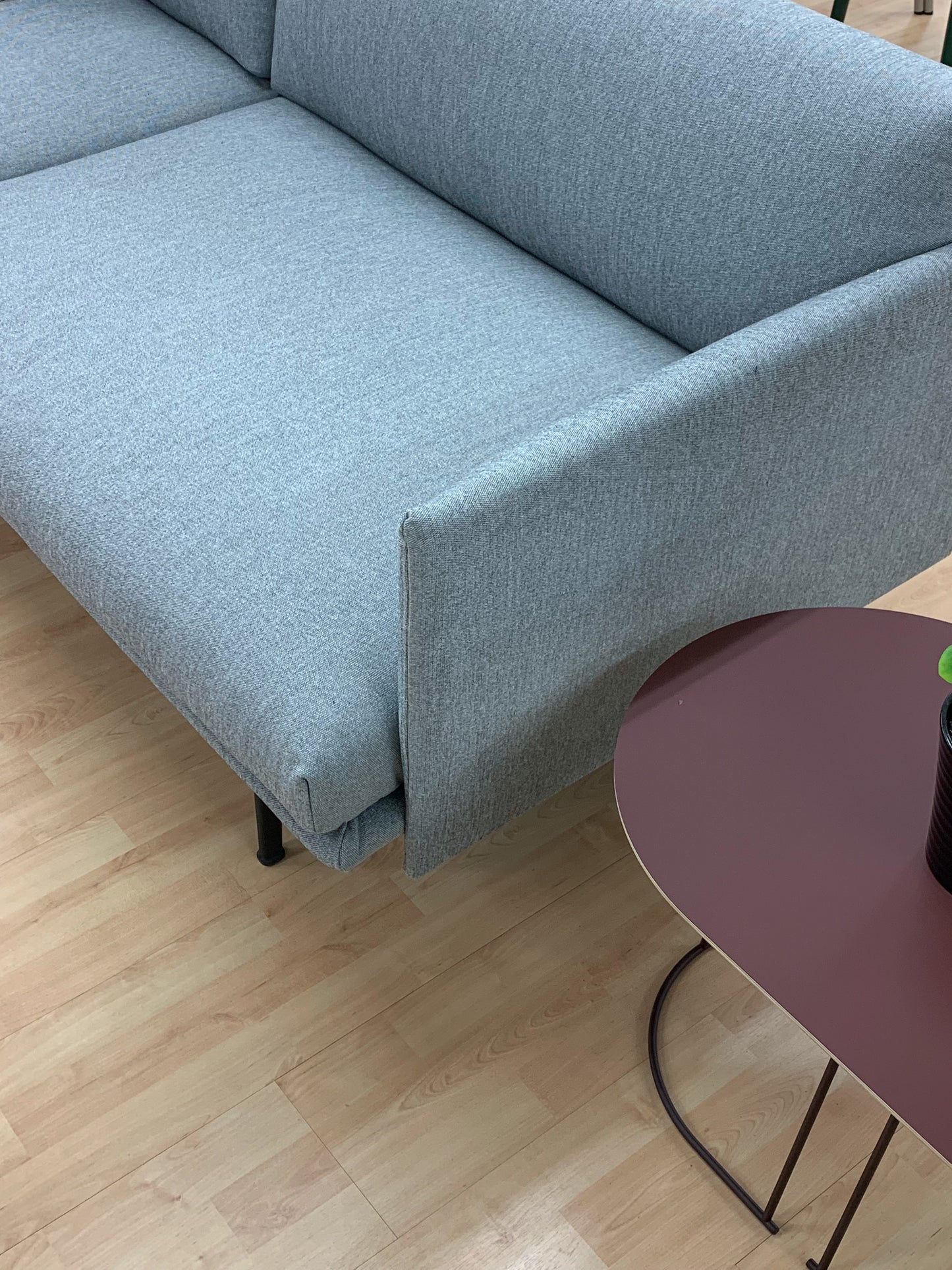Muuto Outline 220cm sohva Vancouver kangasverhoilu (Myymälämalli)