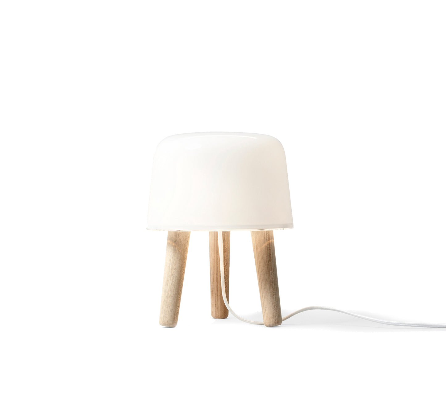 &Tradition Milk Table saarni valkoisella johdolla