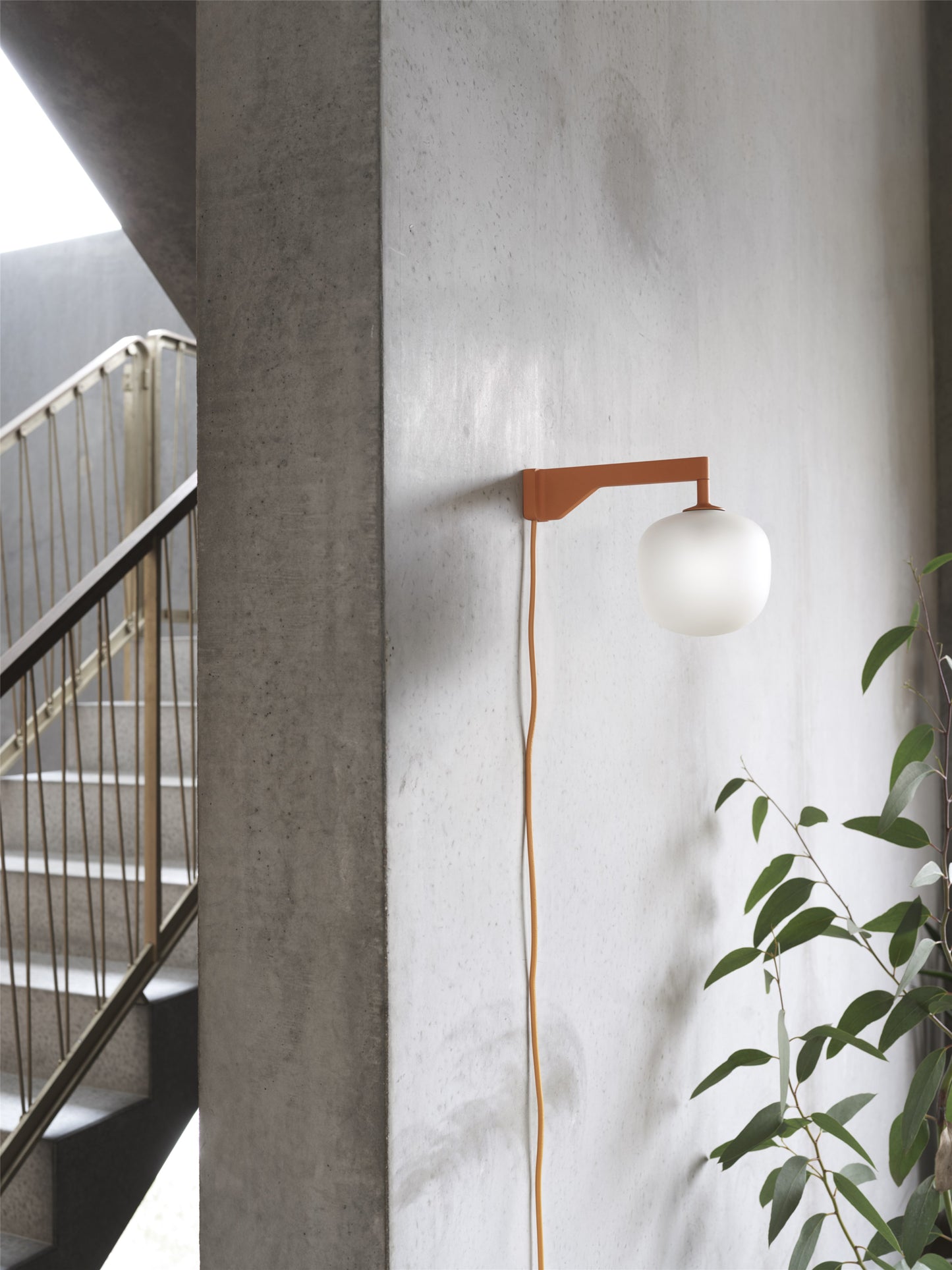 Muuto Rime seinävalaisin harmaa