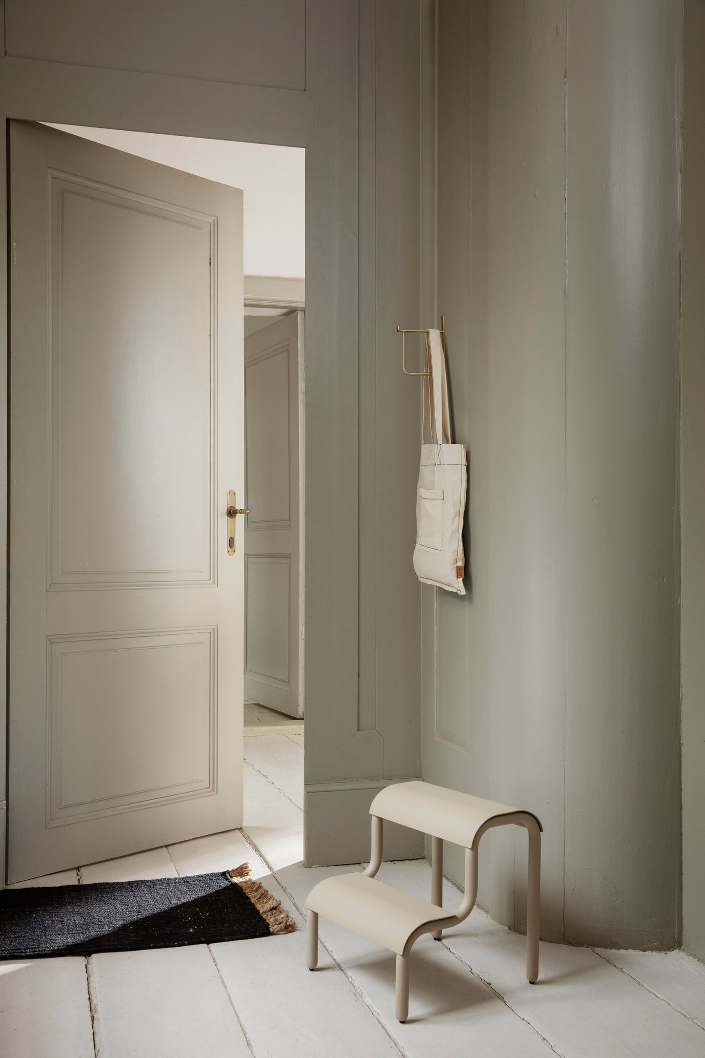 Ferm Living Hang Rack seinänaulakko messinki