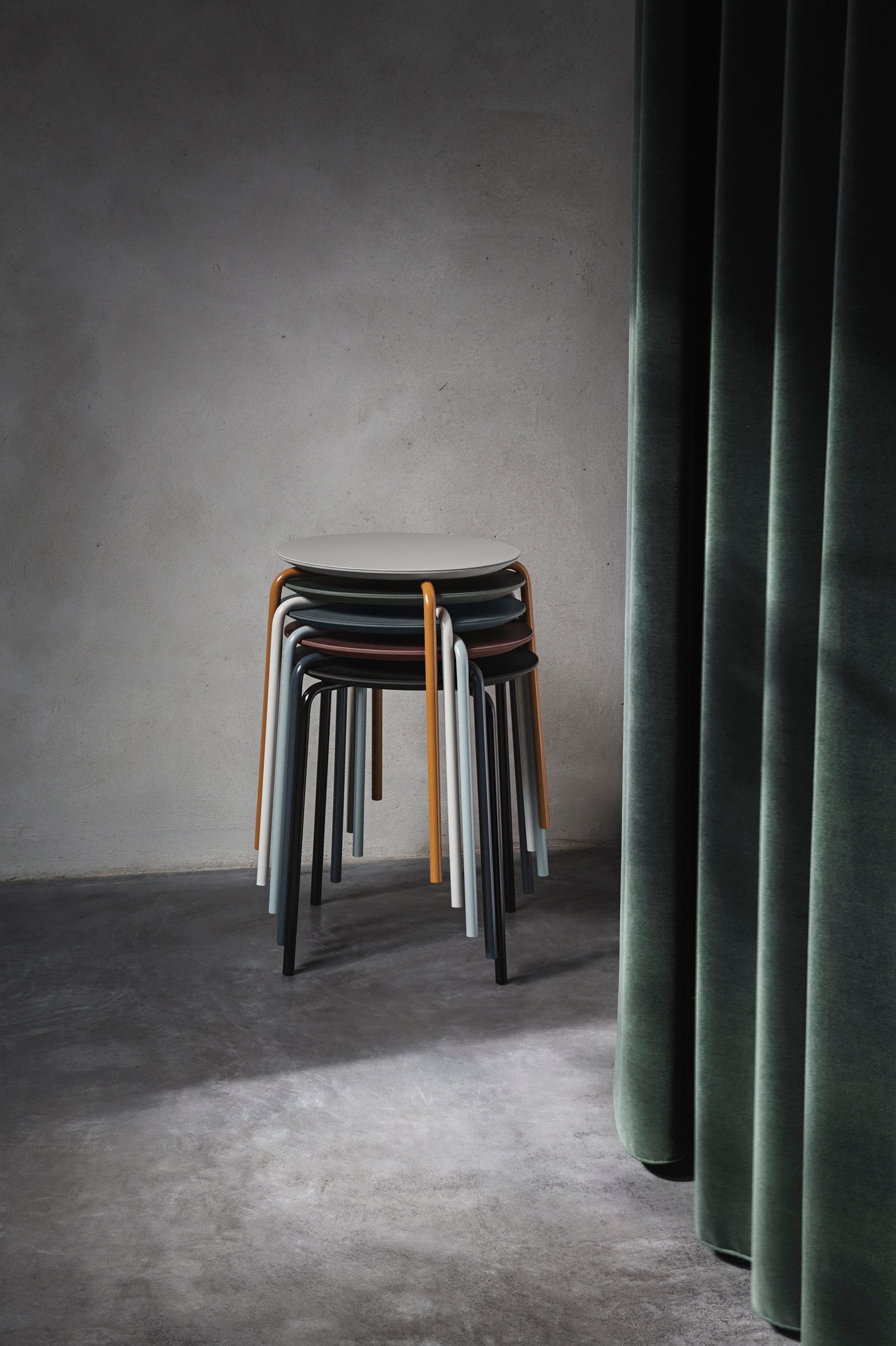Ferm Living Herman jakkara musta