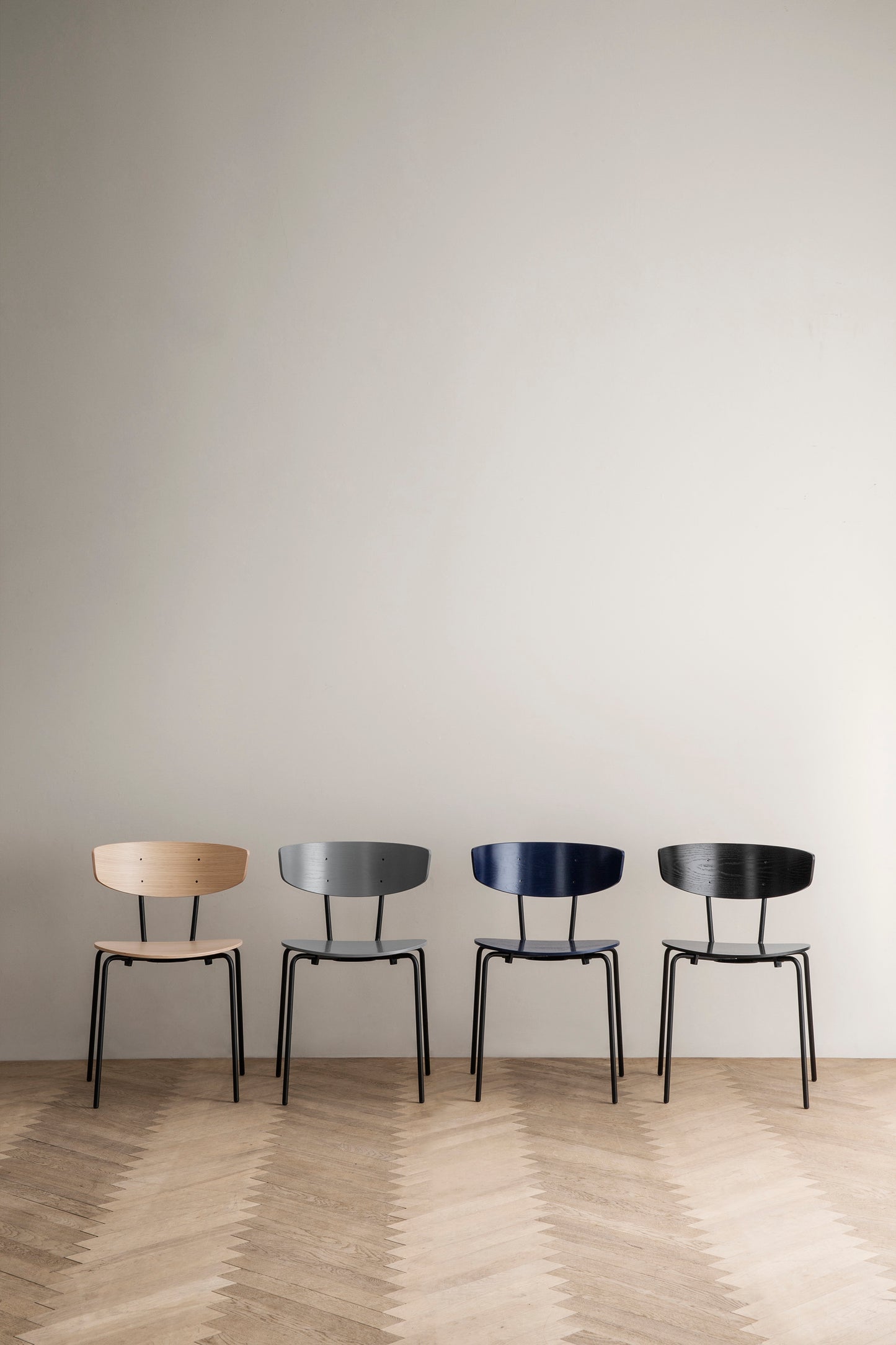 Ferm Living Herman tuoli musta