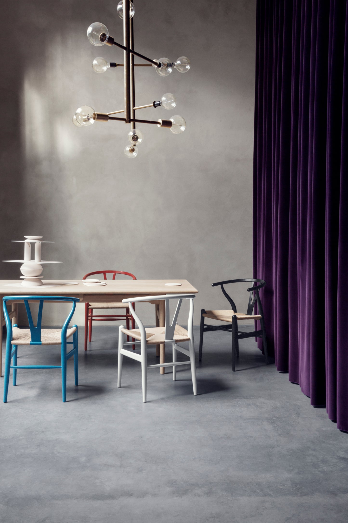 Carl Hansen & Søn CH24 Wishbone teräksensininen pyökki/luonnonväri