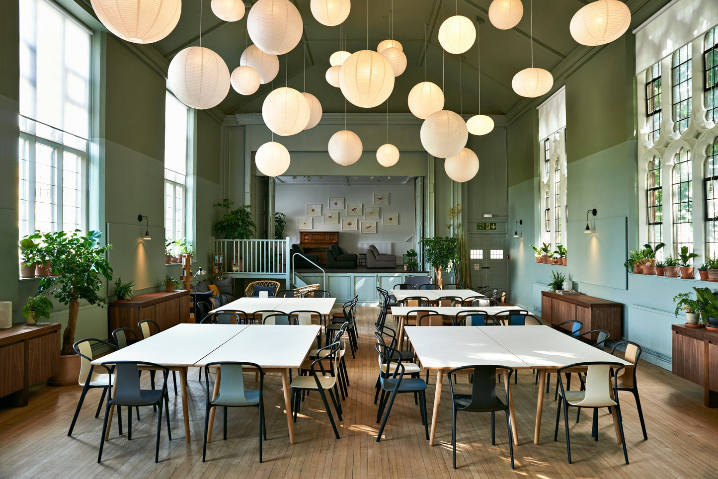 Vitra Belleville tuoli musta saarni