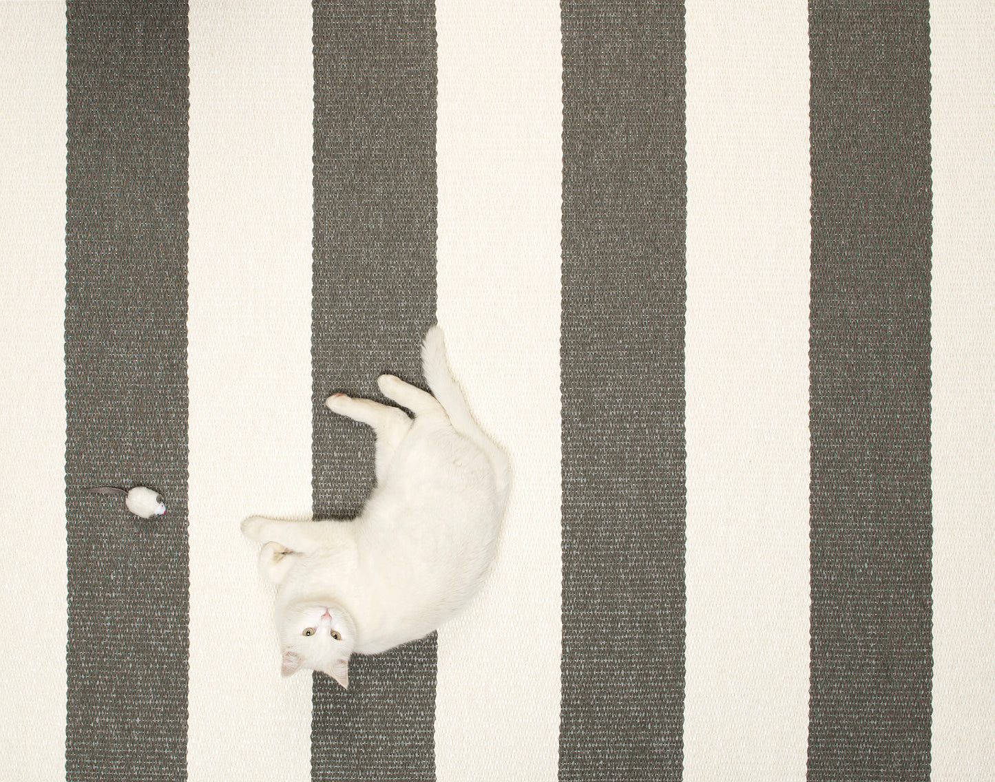 Pappelina Bob matto charcoal/vanilla 70x280