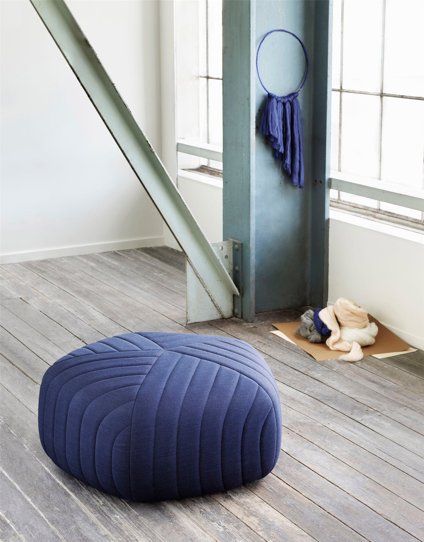 Muuto Five Pouf rahi tummansininen