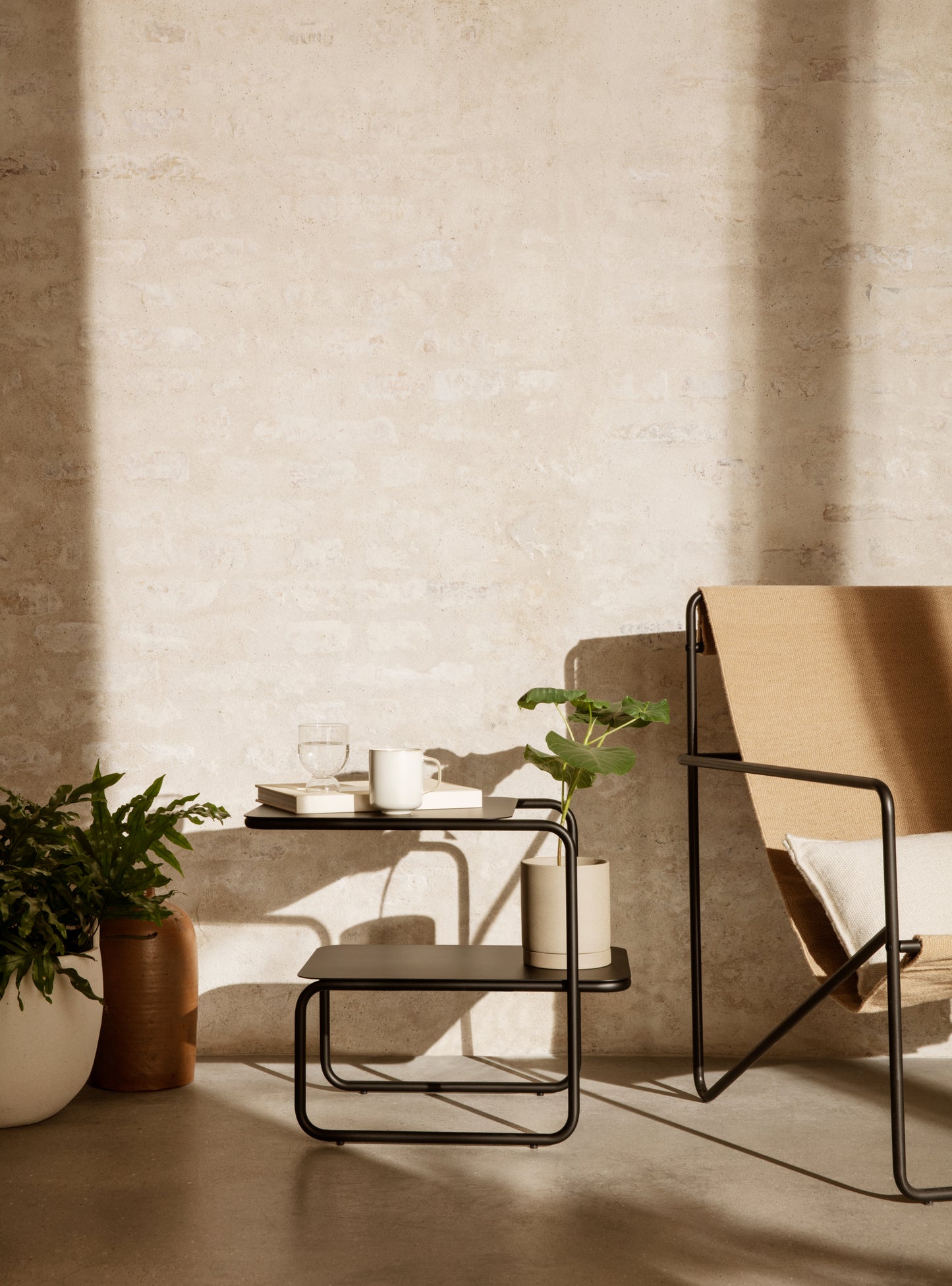Ferm Living Desert lepotuoli musta/sand