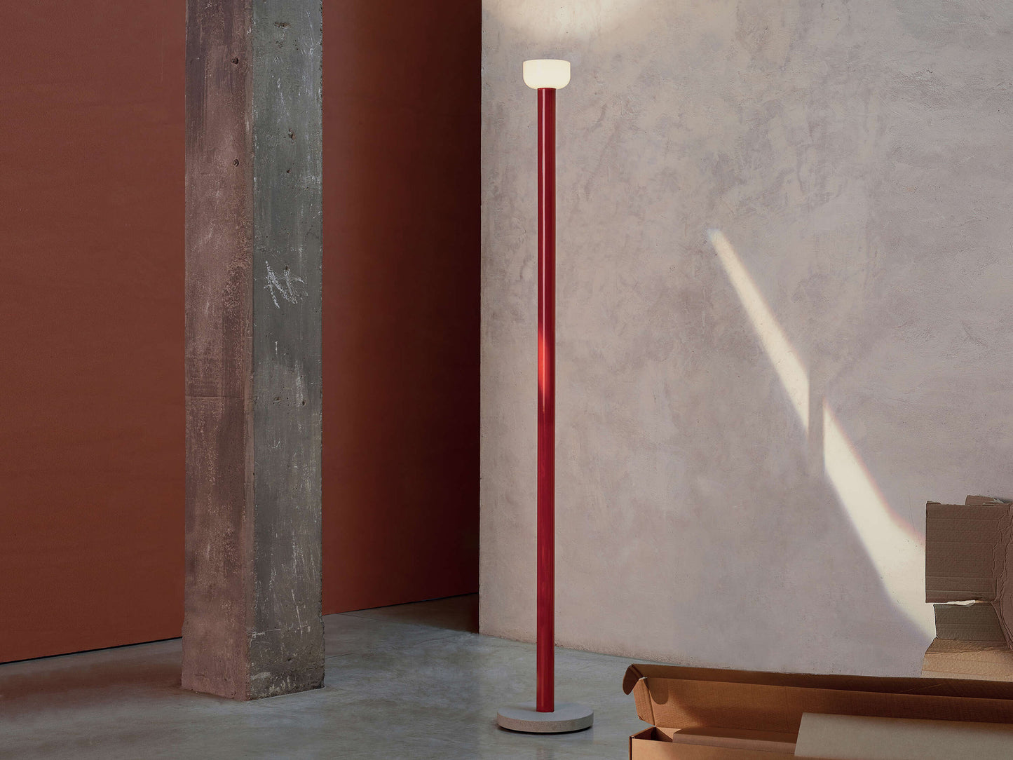 FLOS Bellhop lattiavalaisin tiilenpunainen