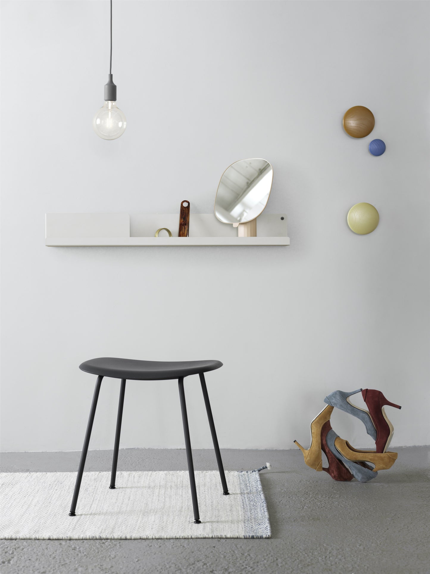 Muuto Fiber jakkara, teräsjalat, musta