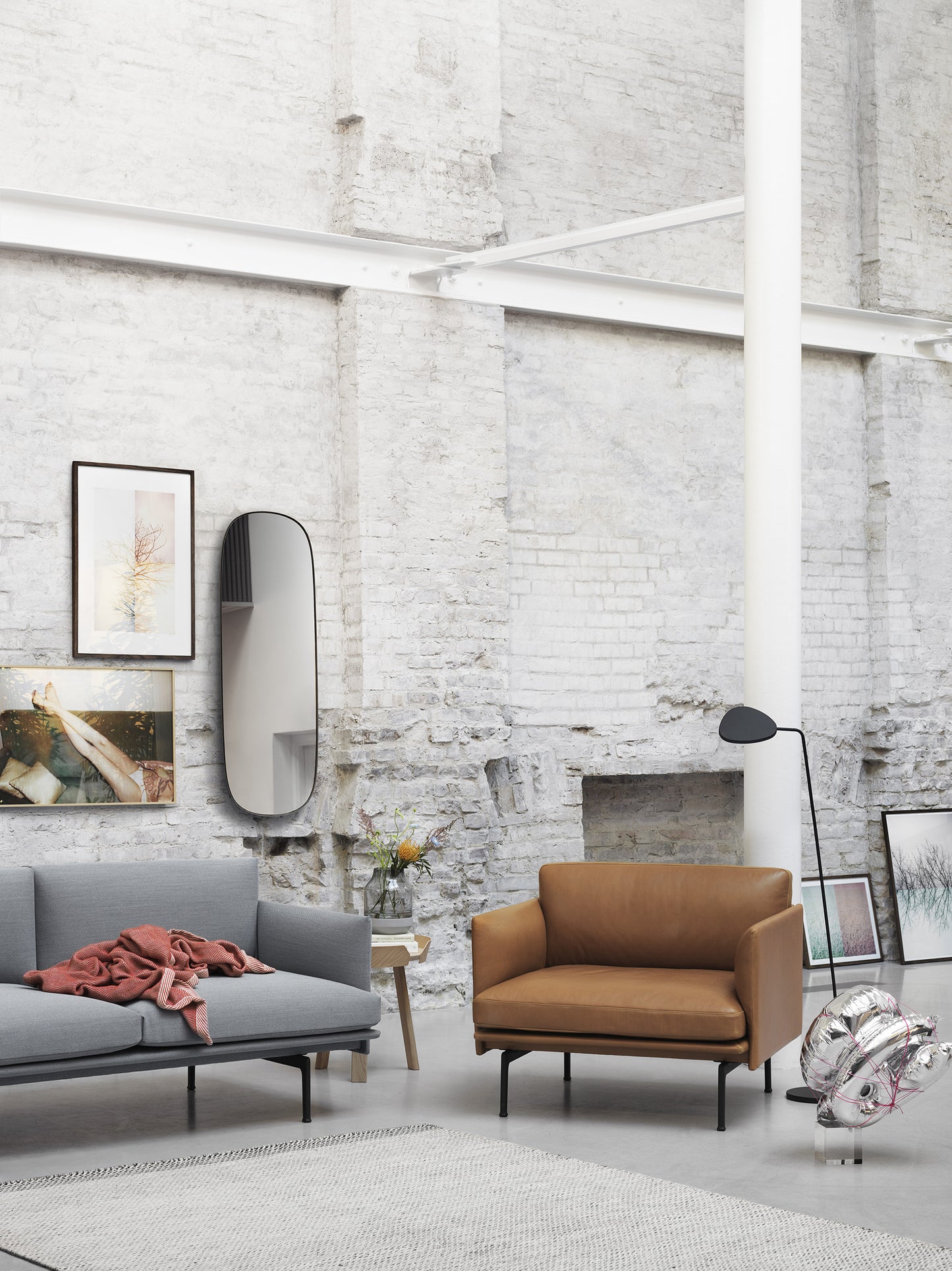 Muuto Outline nojatuoli Cognac nahka/musta