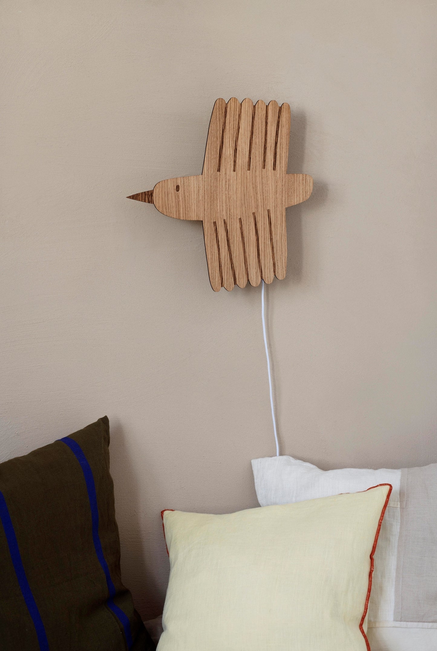 Ferm Living Bird seinävalaisin tammi