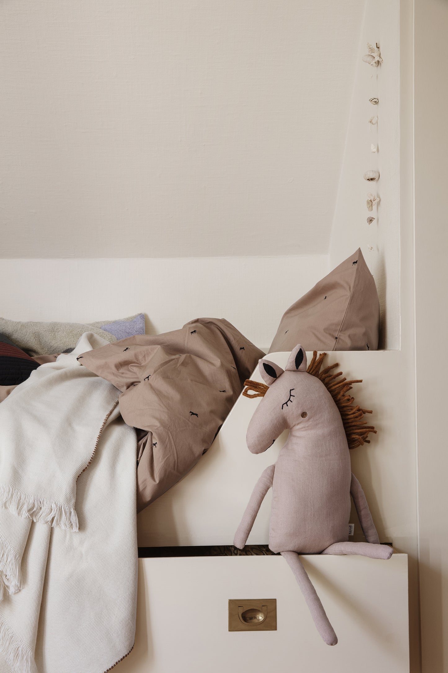 Ferm Living Safari Hevonen tyyny roosa