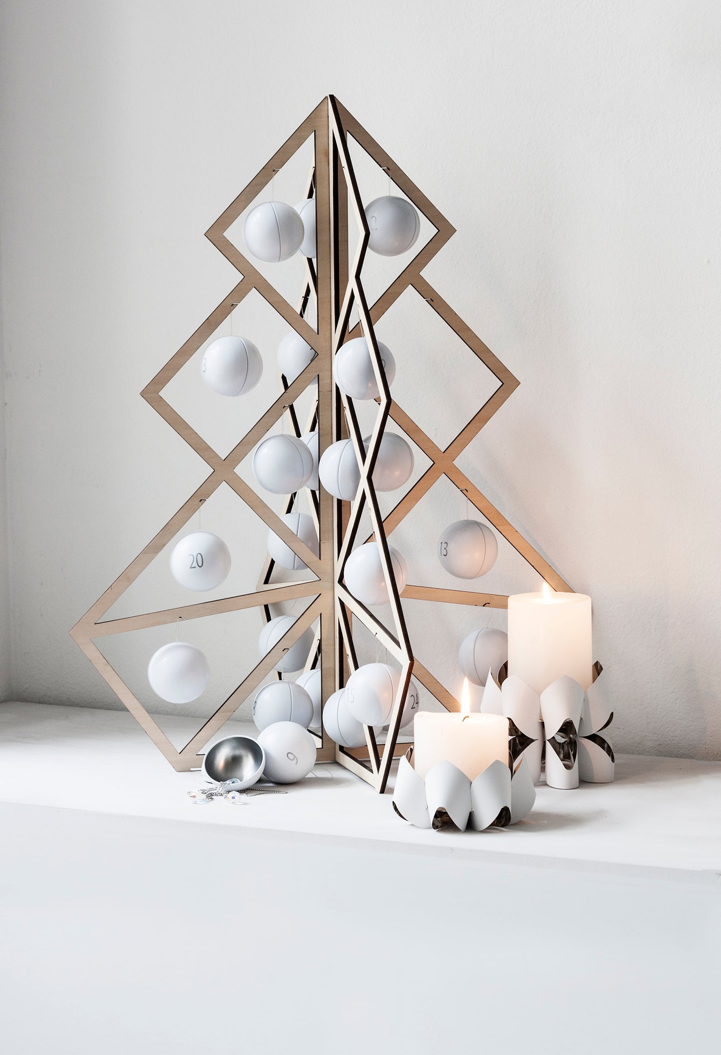 be&liv Tree24 joulukalenteri valkoinen