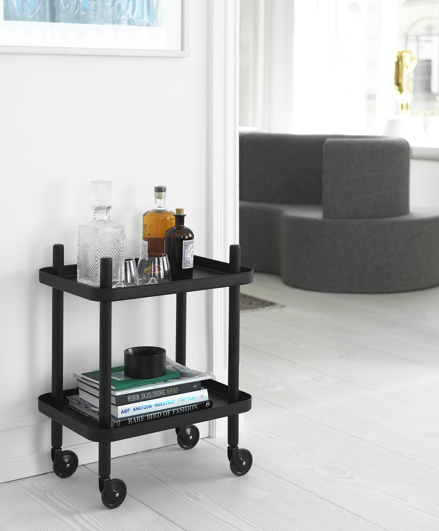 Normann Copenhagen Block tarjoiluvaunu kokomusta