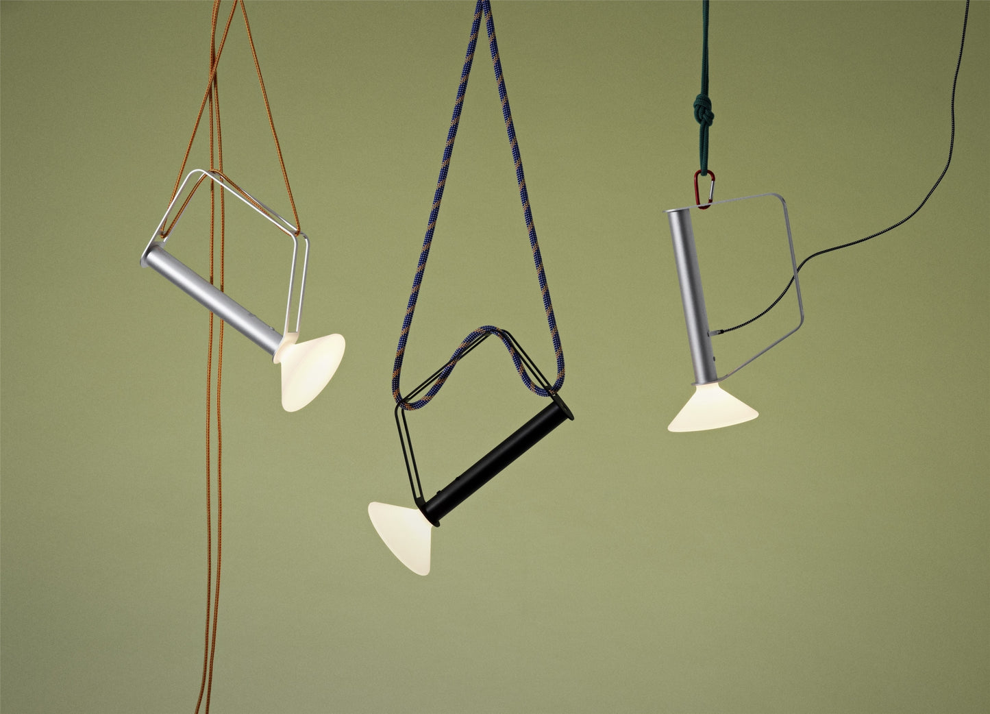 Muuto Piton Portable pöytävalaisin musta