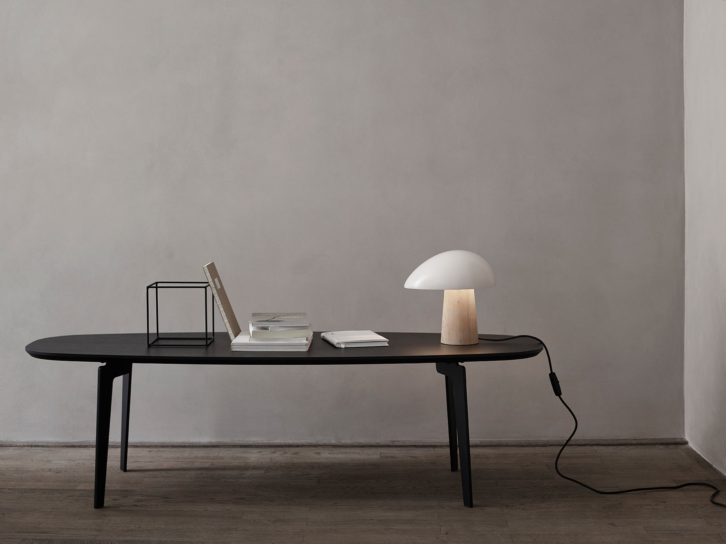 Fritz Hansen Night Owl pöytävalaisin saarni Smokey white