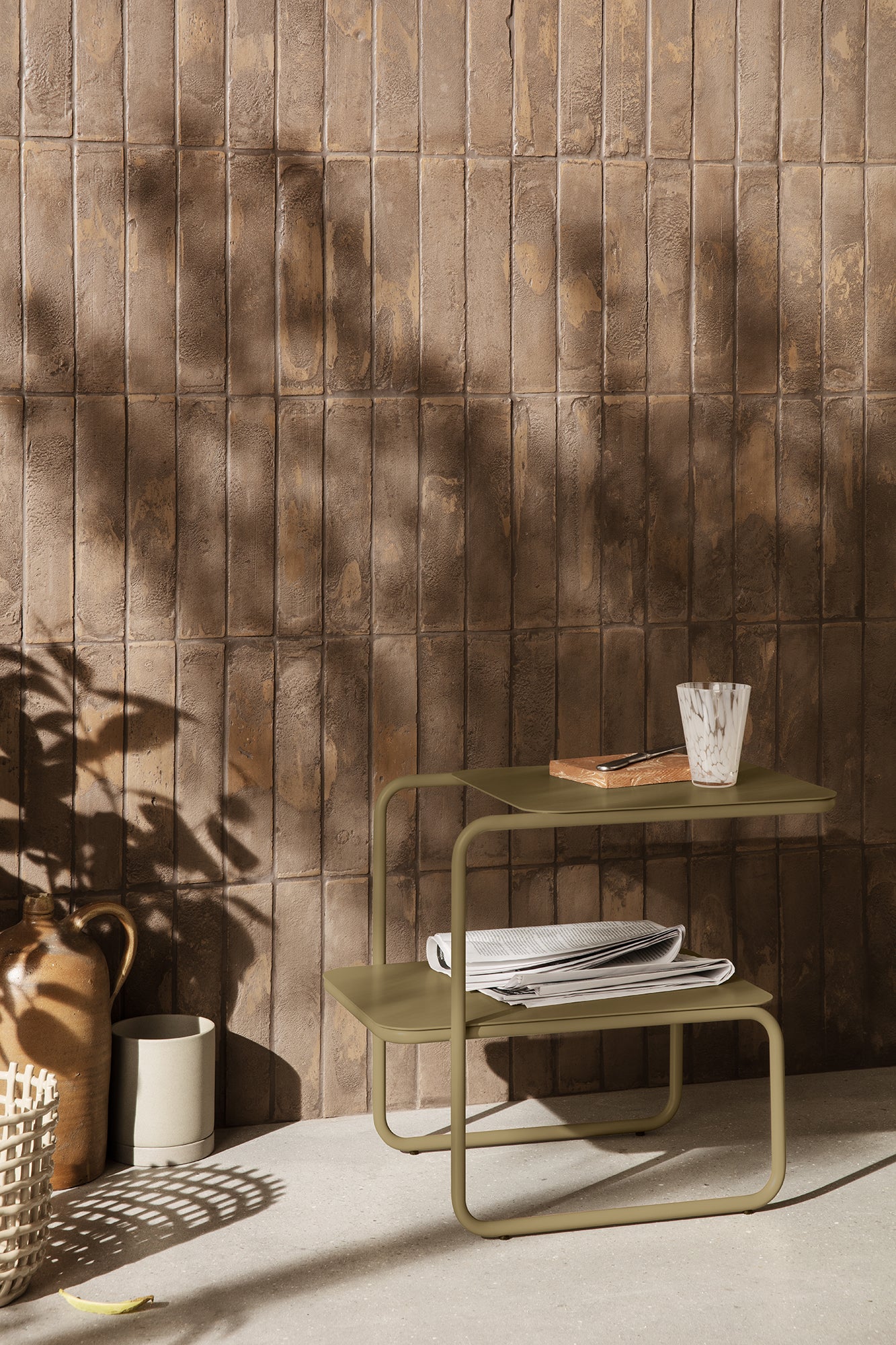 Ferm Living Level sivupöytä oliivinvihreä