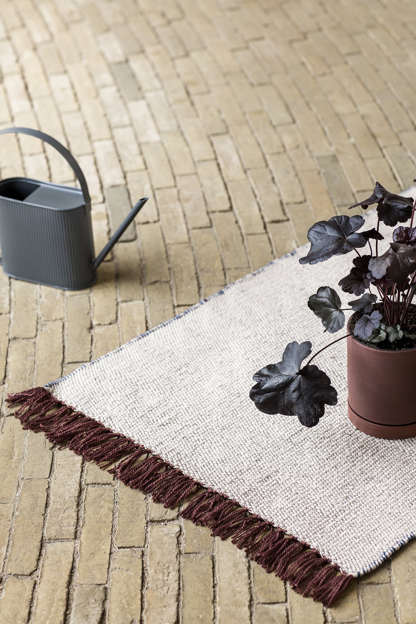 Ferm Living Sekki M ruukku ruosteenpunainen