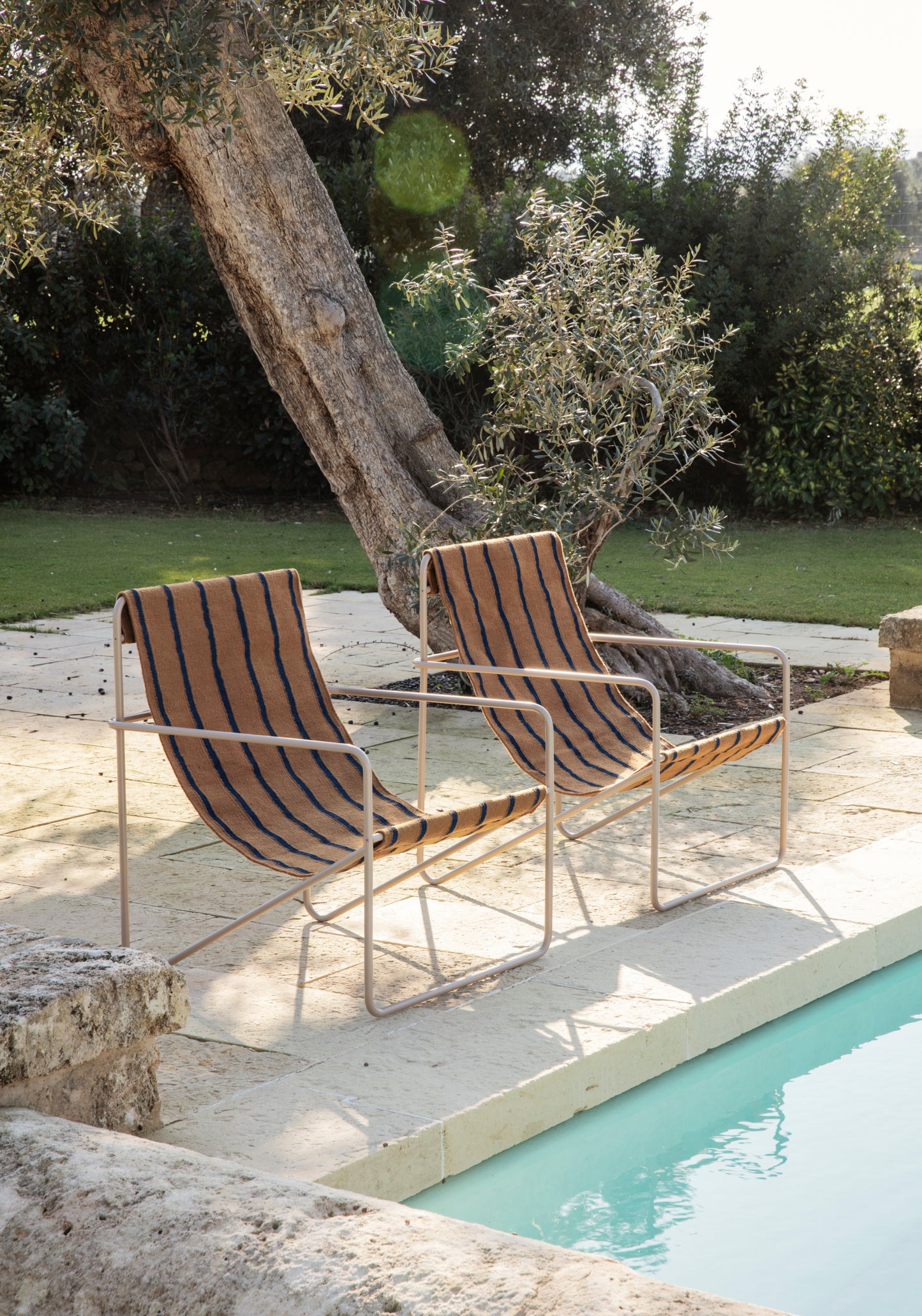 Ferm Living Desert lepotuoli cashmere/stripe