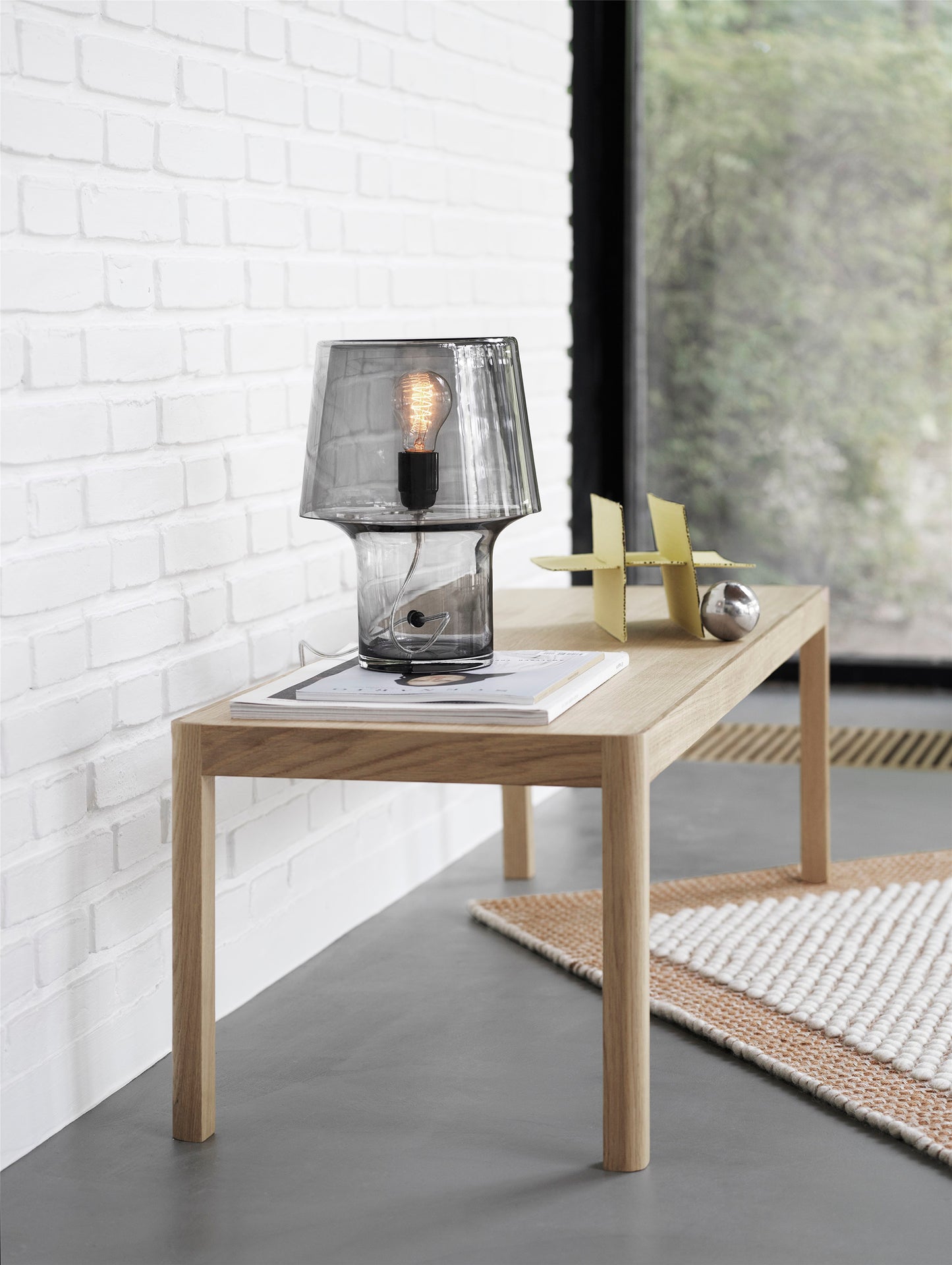 Muuto Cosy In Grey pöytävalaisin harmaa