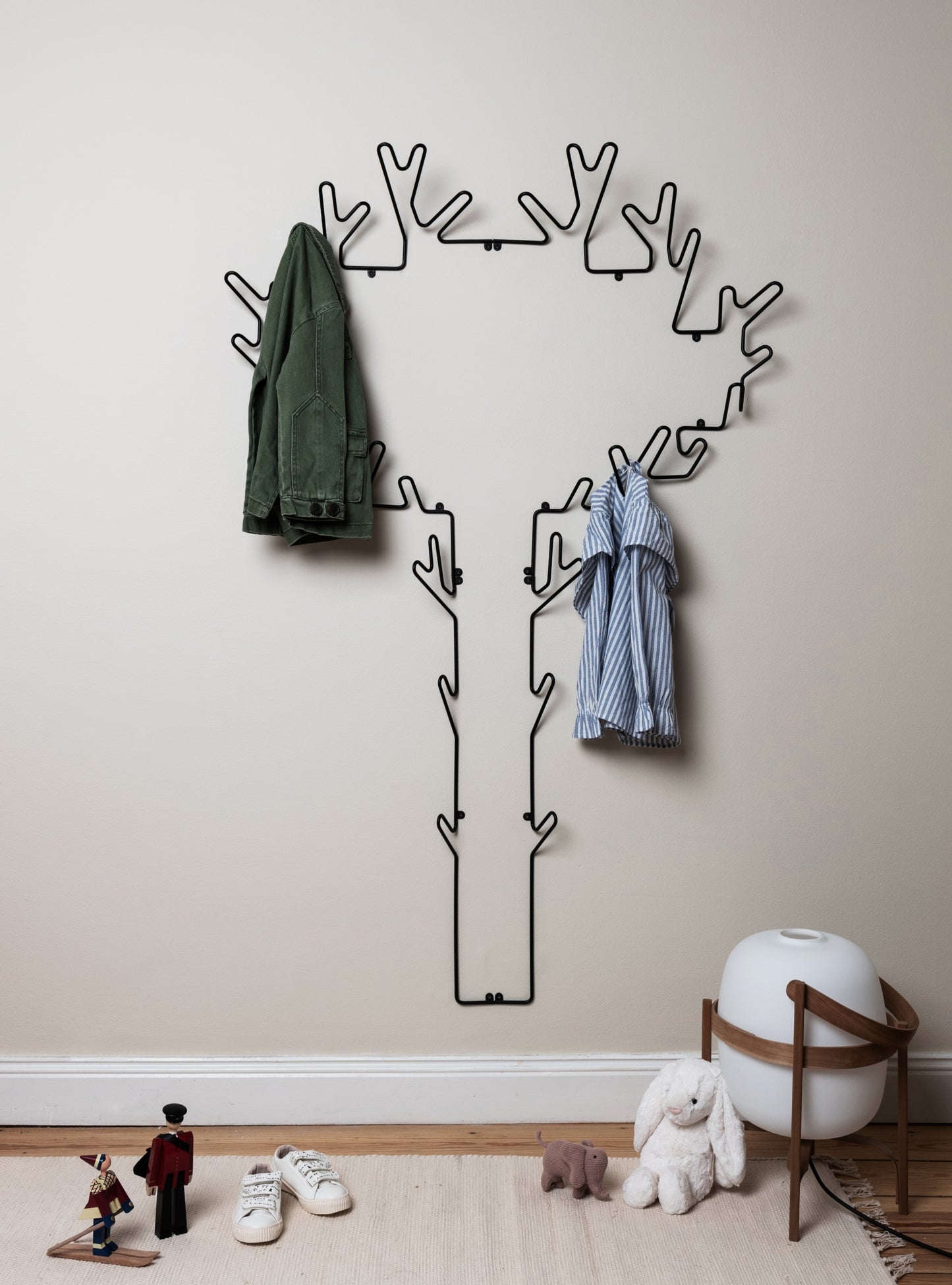 Maze Tree seinänaulakko musta
