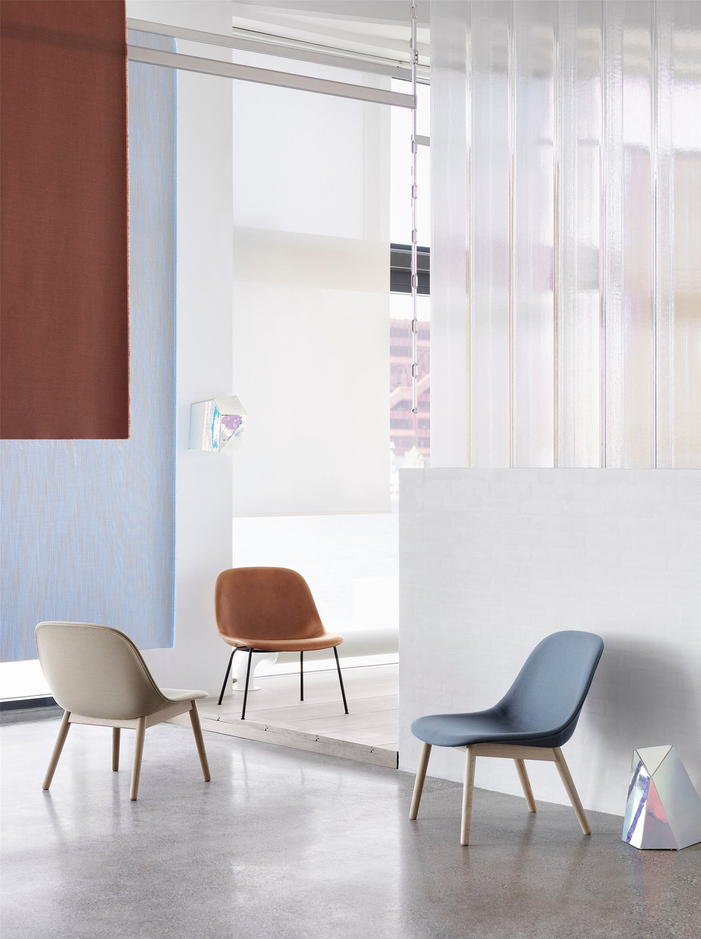Muuto Fiber lounge tuoli, tammijalat, tammi/cognac