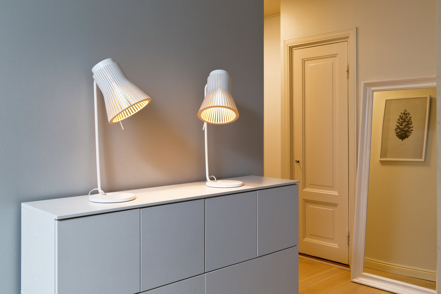 Secto Petite 4620 pöytävalaisin valkoinen