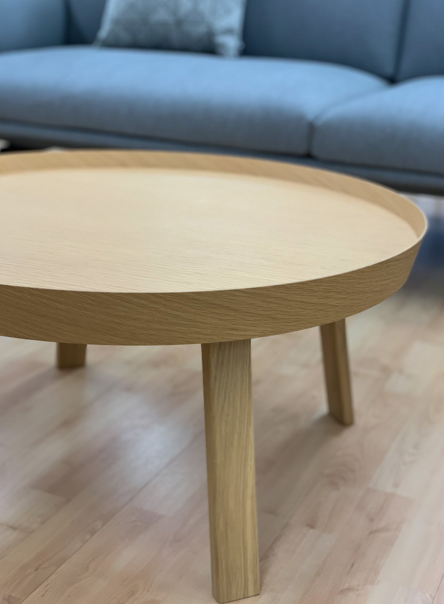 Muuto Around L tammi (Myymälämalli)