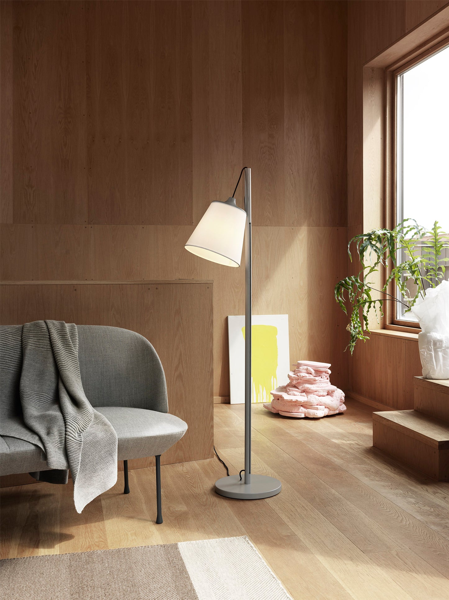 Muuto Pull lattiavalaisin valkoinen/harmaa
