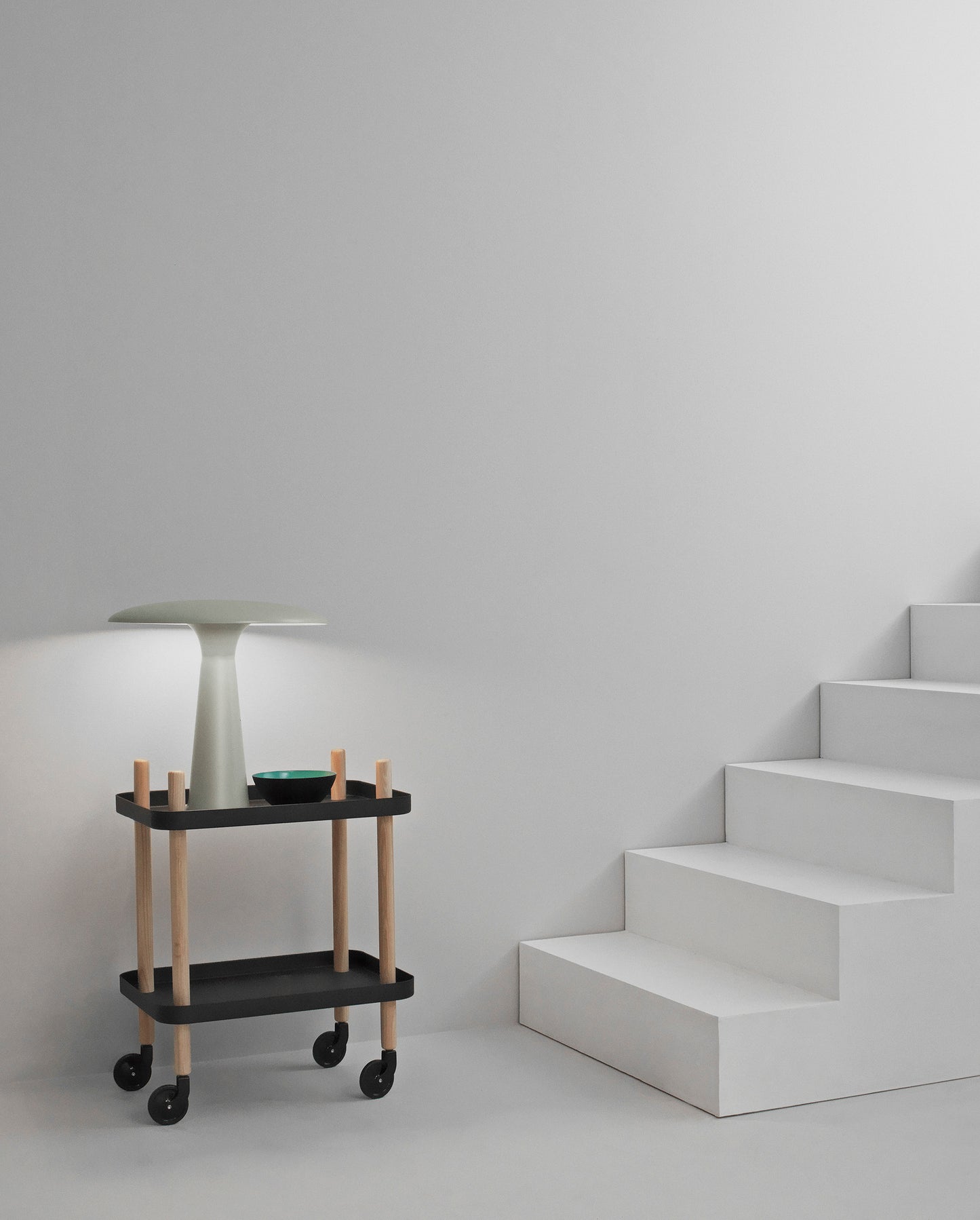 Normann Copenhagen Block tarjoiluvaunu musta