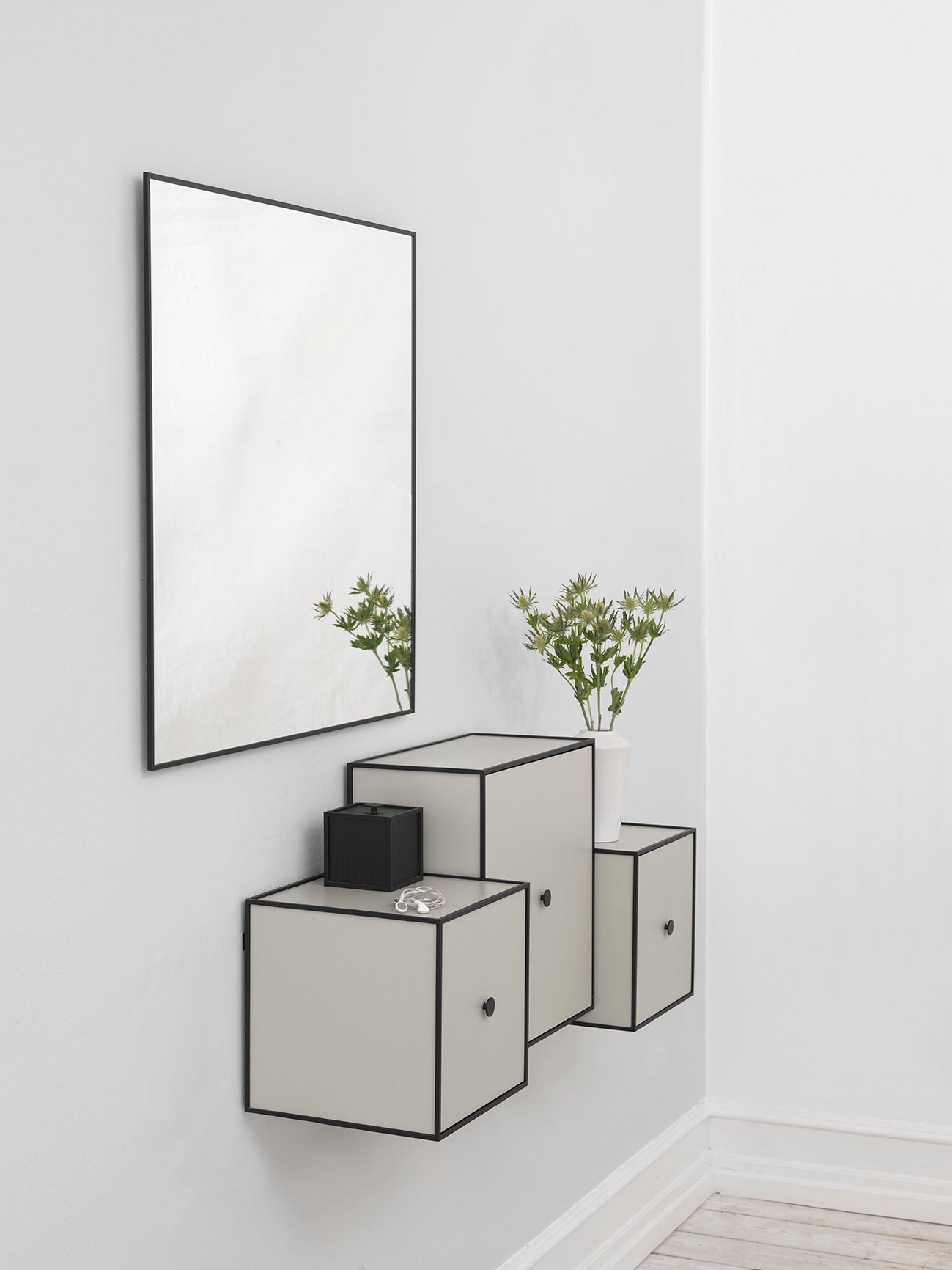 By Lassen View peili 56x56 musta