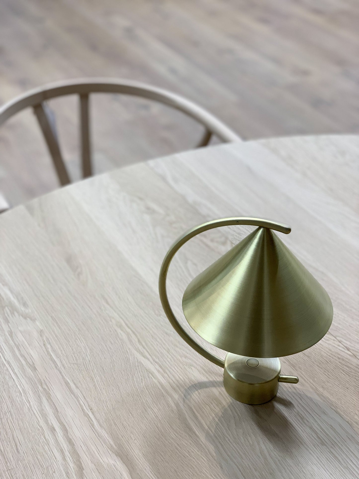 Ferm Living Meridian pöytävalaisin messinki (Kuljetusvaurio)