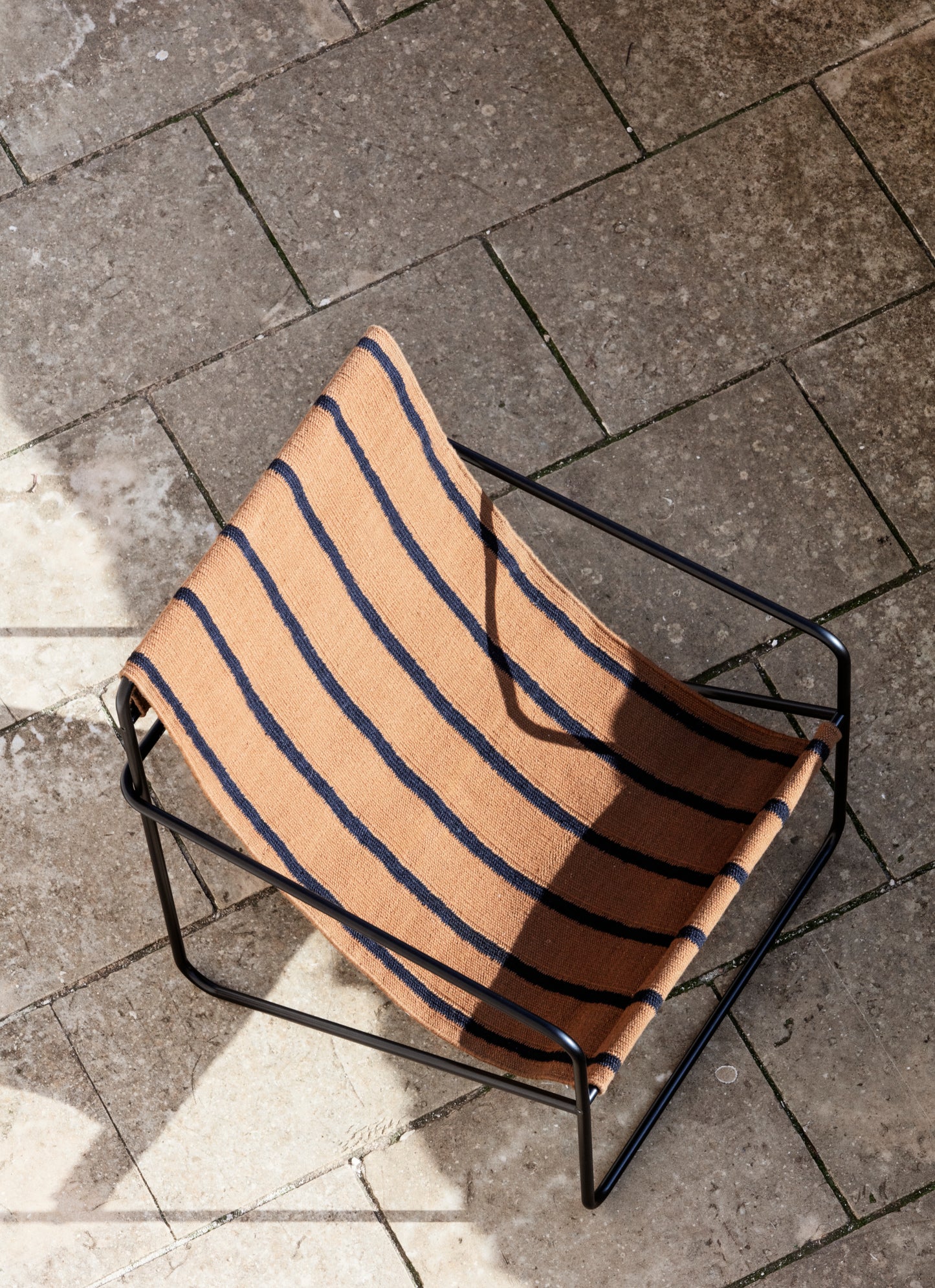 Ferm Living Desert lepotuoli musta/stripe