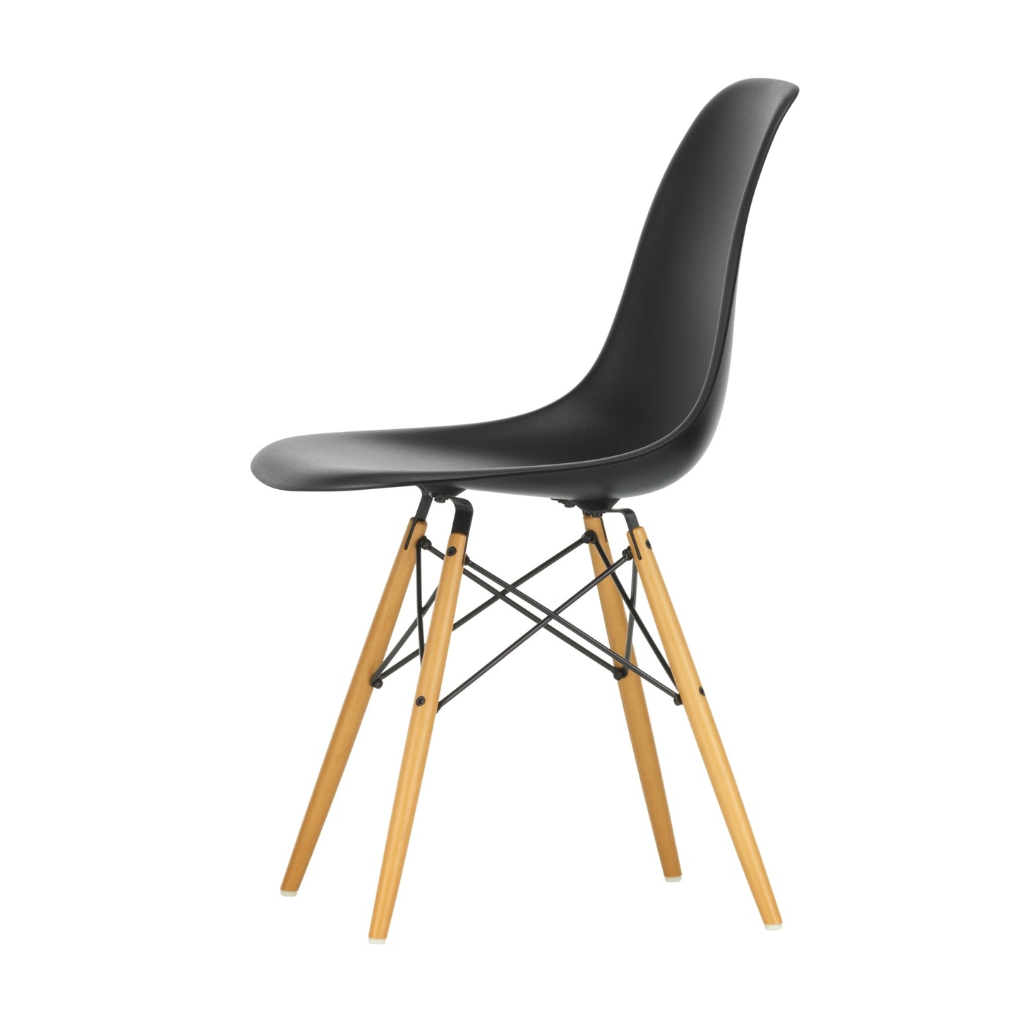 Vitra Eames DSW tuoli musta/vaahtera