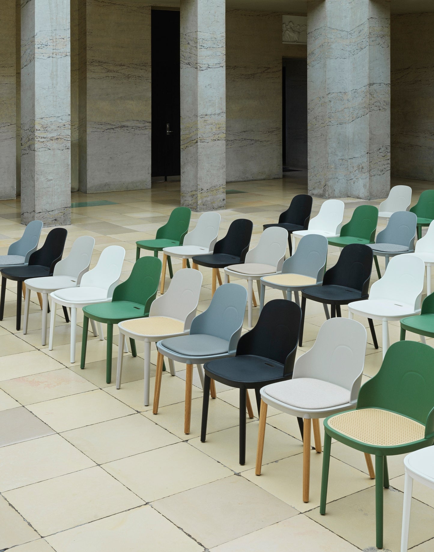 Normann Copenhagen Allez tuoli tummanharmaa/polyrottinki