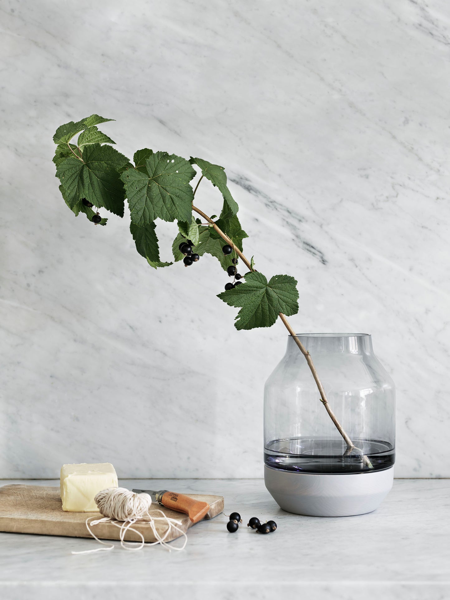 Muuto Elevated maljakko harmaa