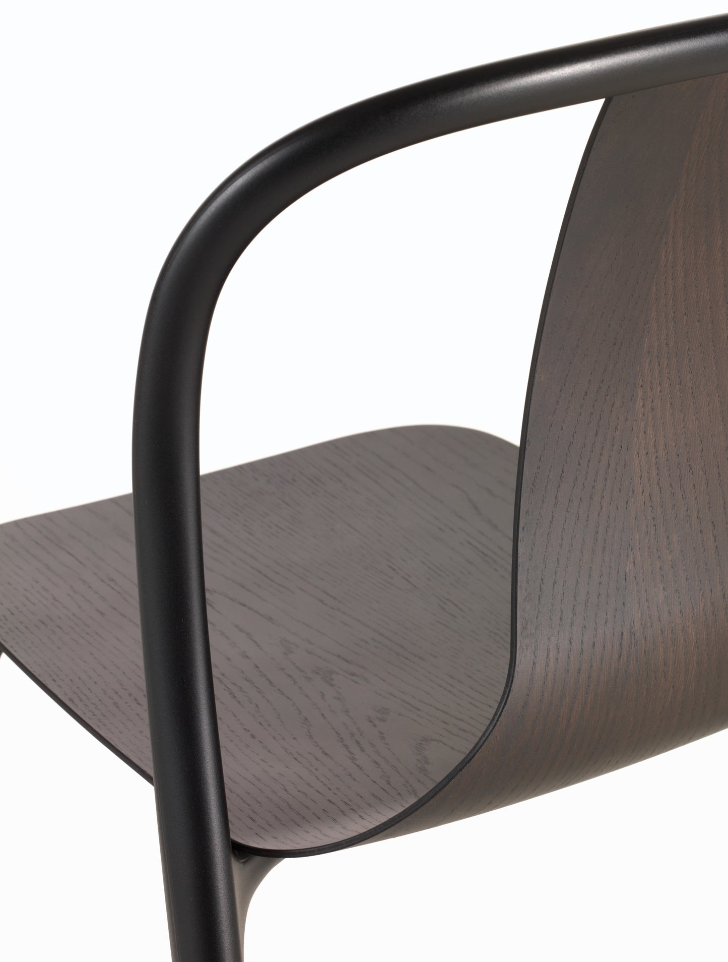 Vitra Belleville tuoli musta/tumma tammi