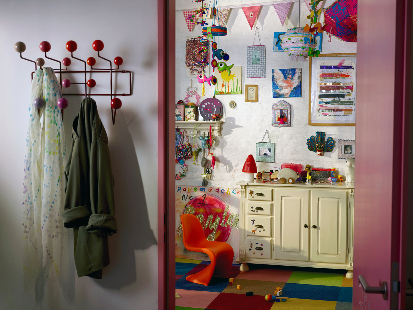 Vitra Eames Hang It All naulakko punainen