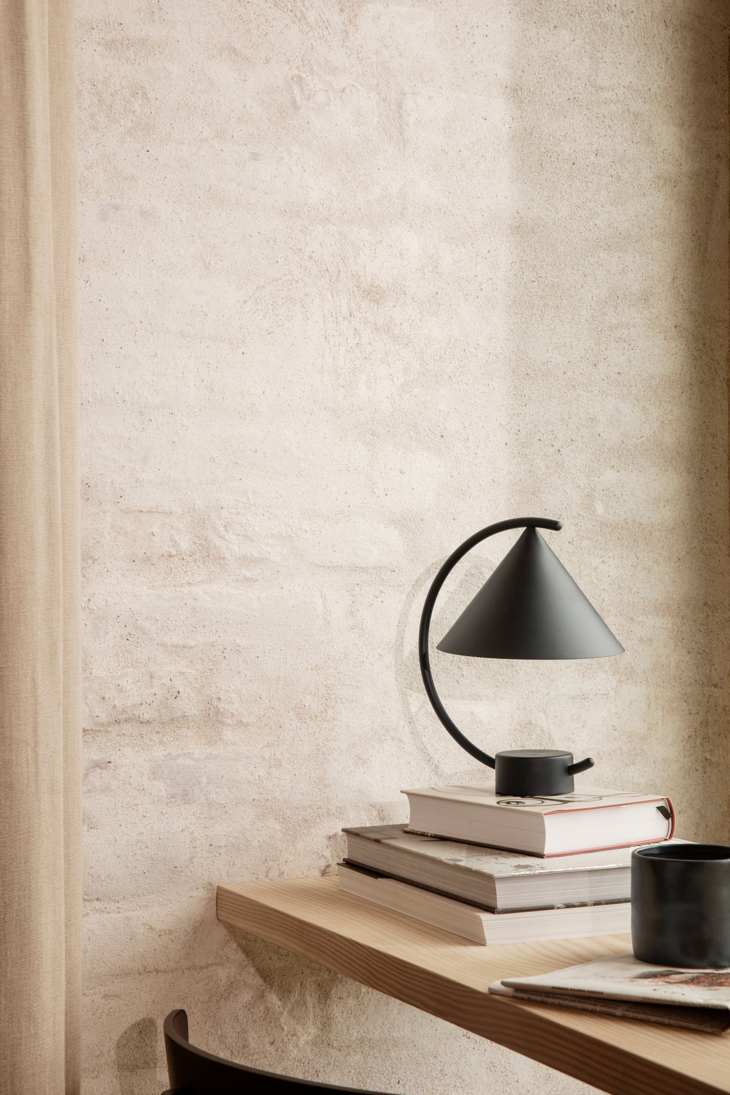 Ferm Living Meridian pöytävalaisin musta