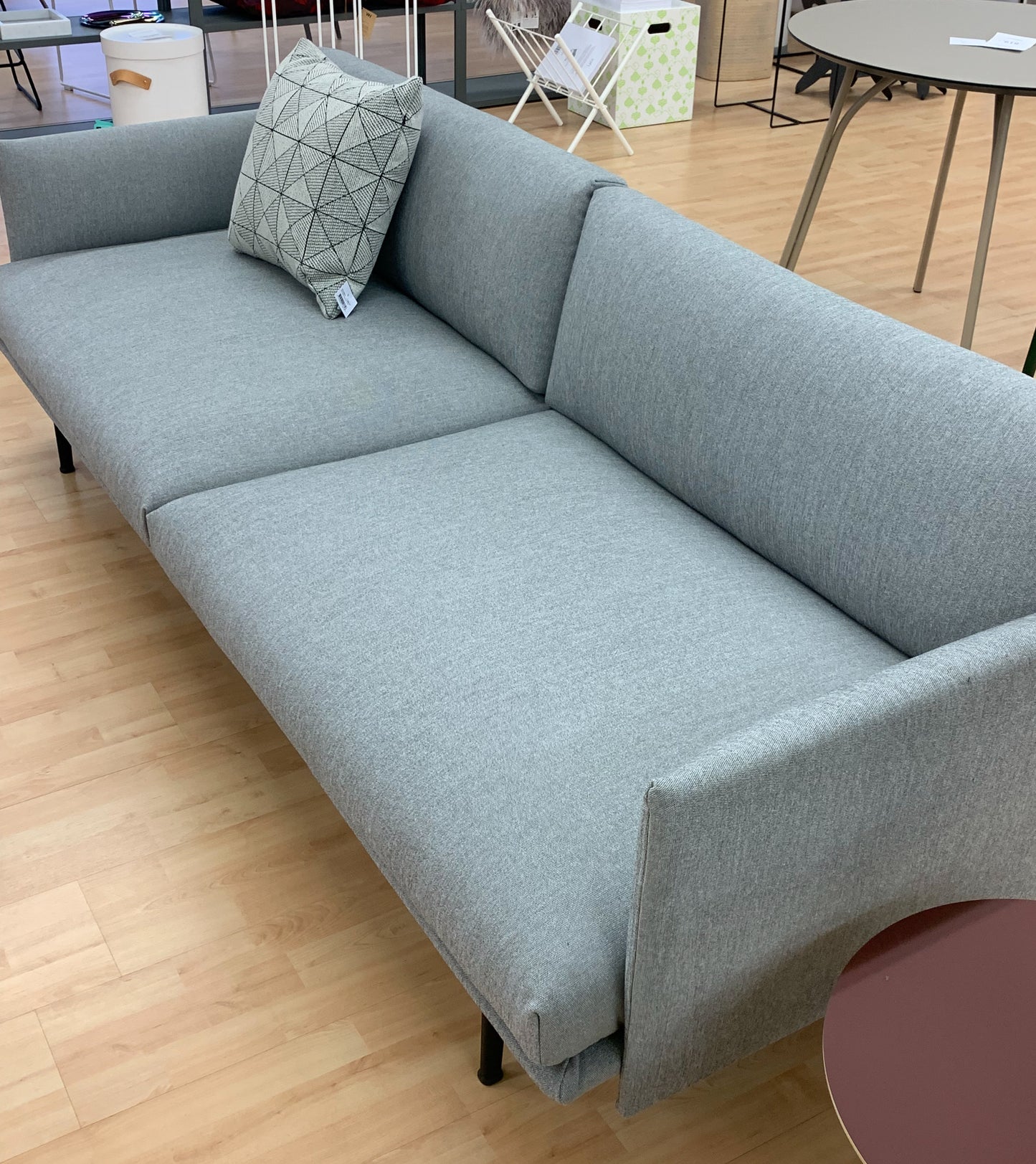 Muuto Outline 220cm sohva Vancouver kangasverhoilu (Myymälämalli)