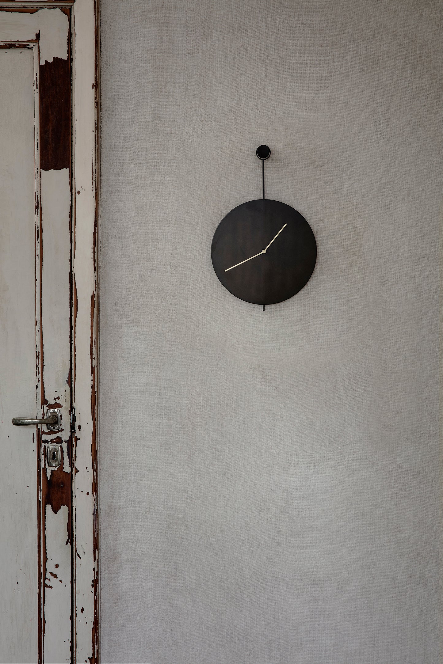 Ferm Living Trace seinäkello musta/messinki
