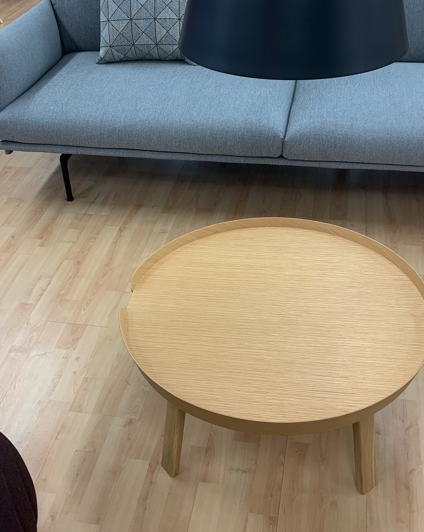 Muuto Around L tammi (Myymälämalli)