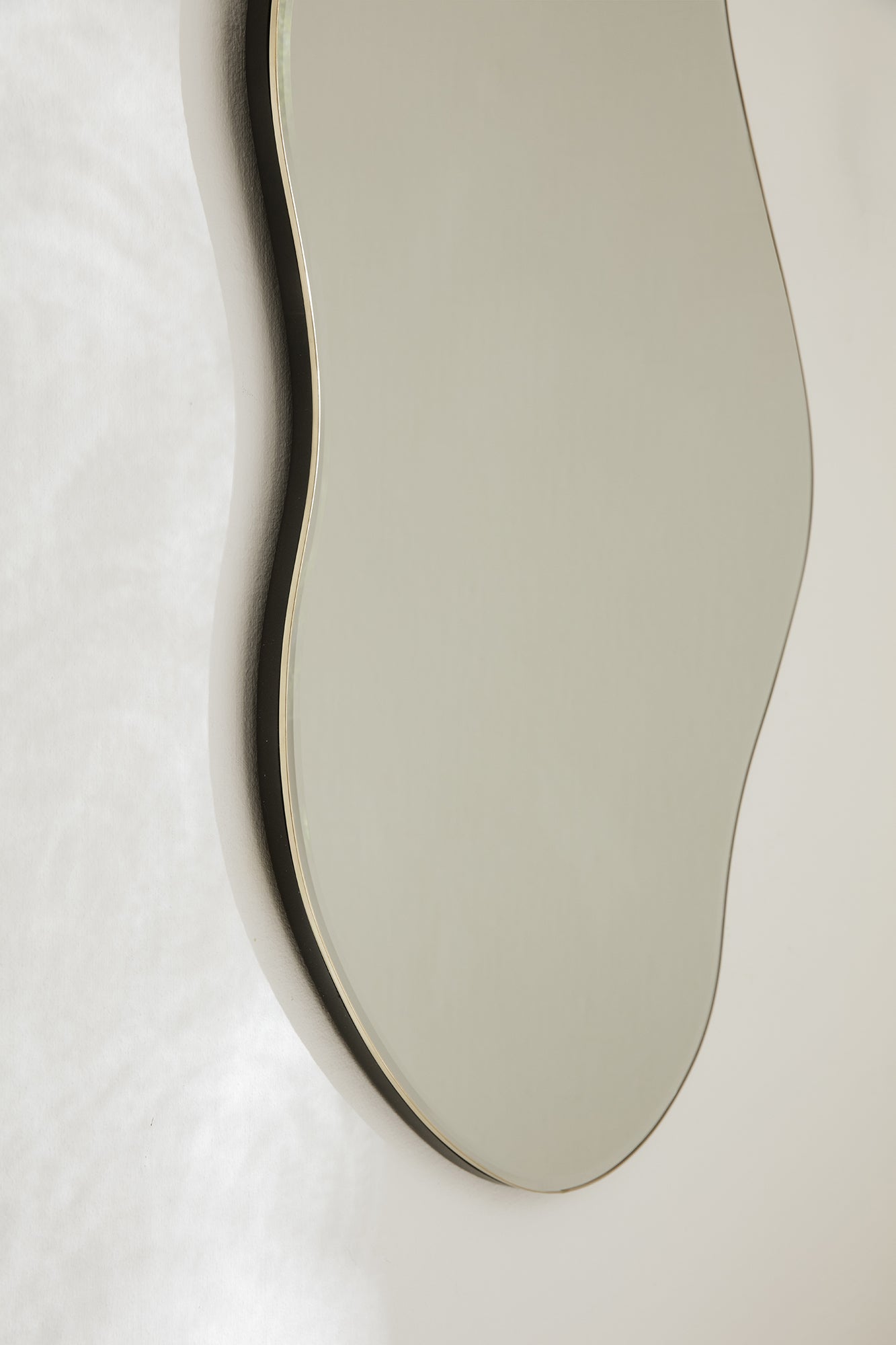 Ferm Living Pond L peili messinki