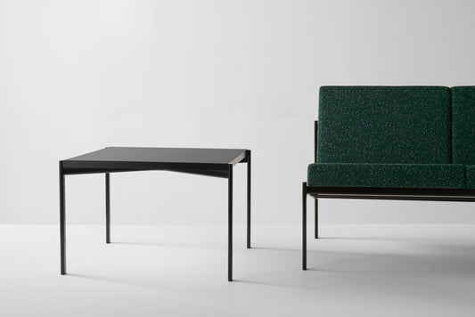 Artek Kiki sivupöytä 60x60 musta laminaatti