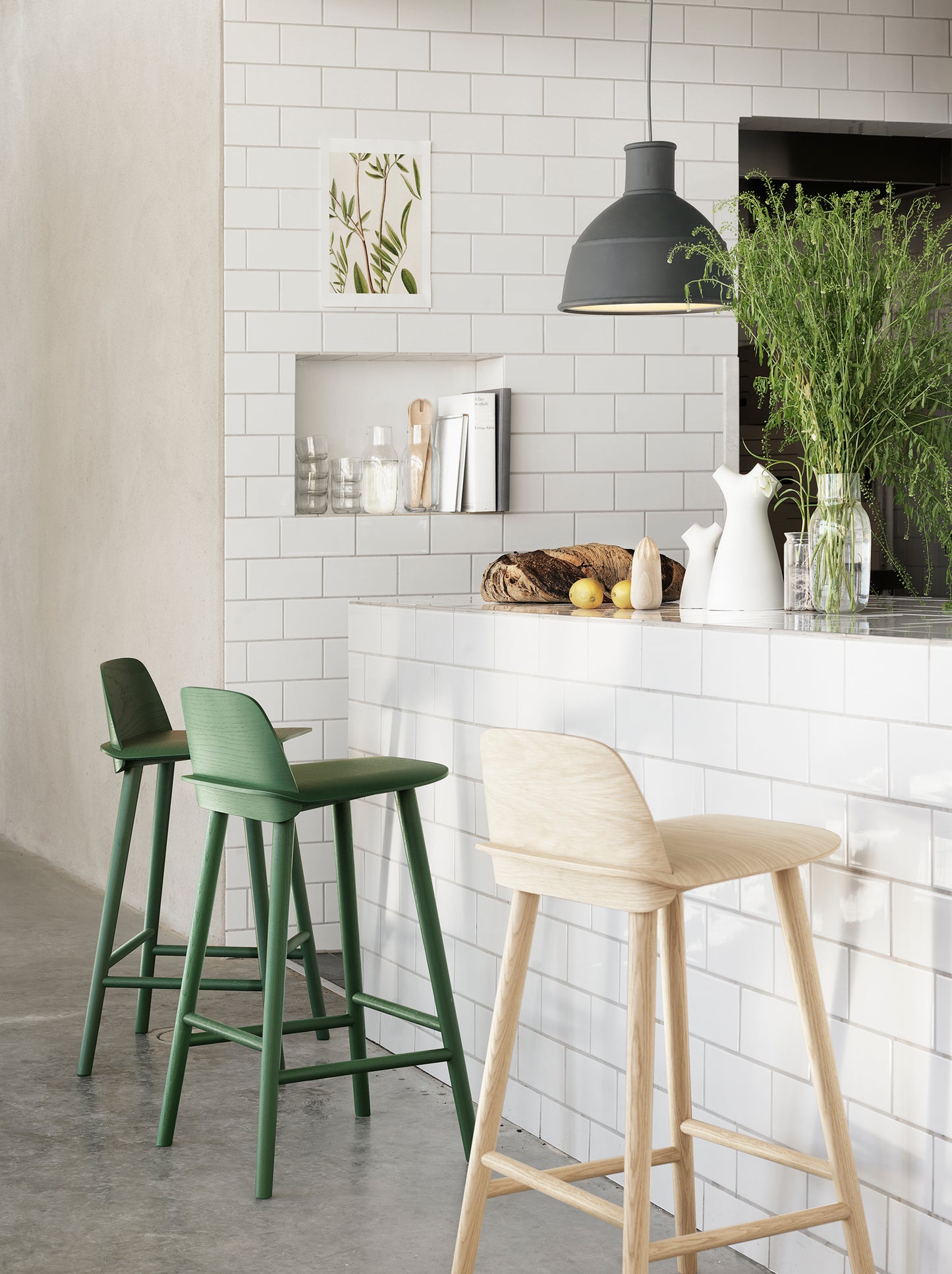 Muuto Unfold tummanharmaa