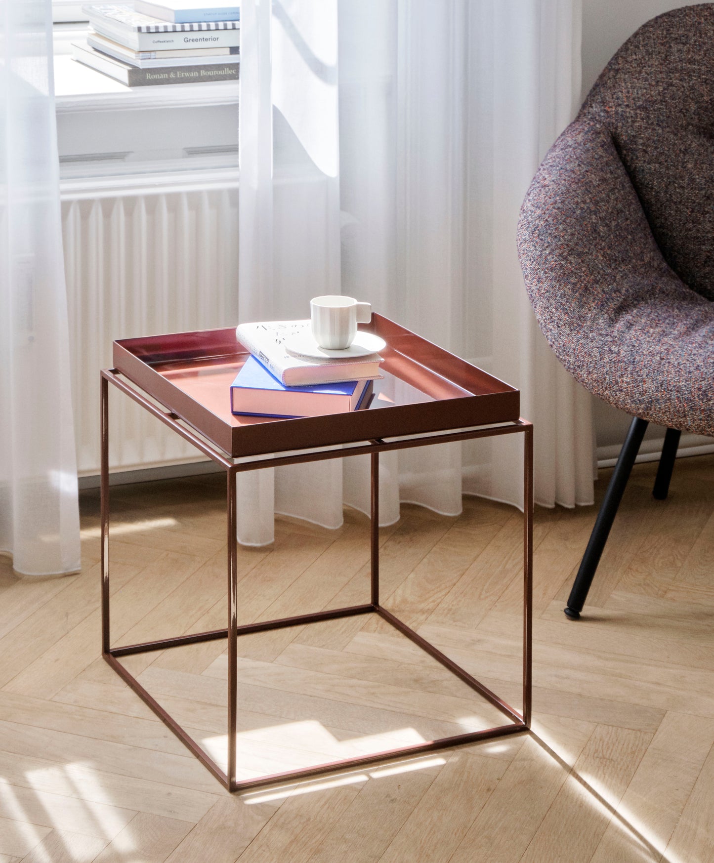 HAY Tray pöytä 40x40 suklaanruskea