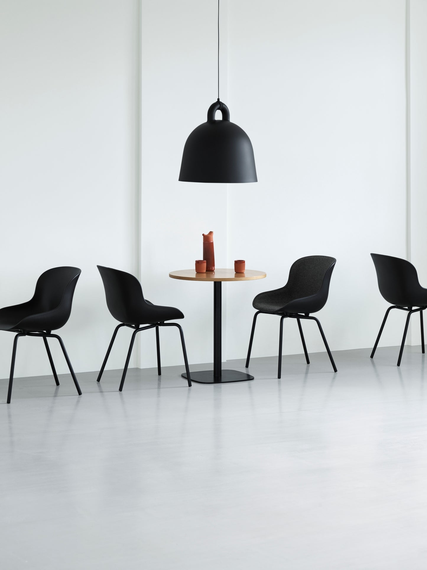 Normann Copenhagen Hyg tuoli musta