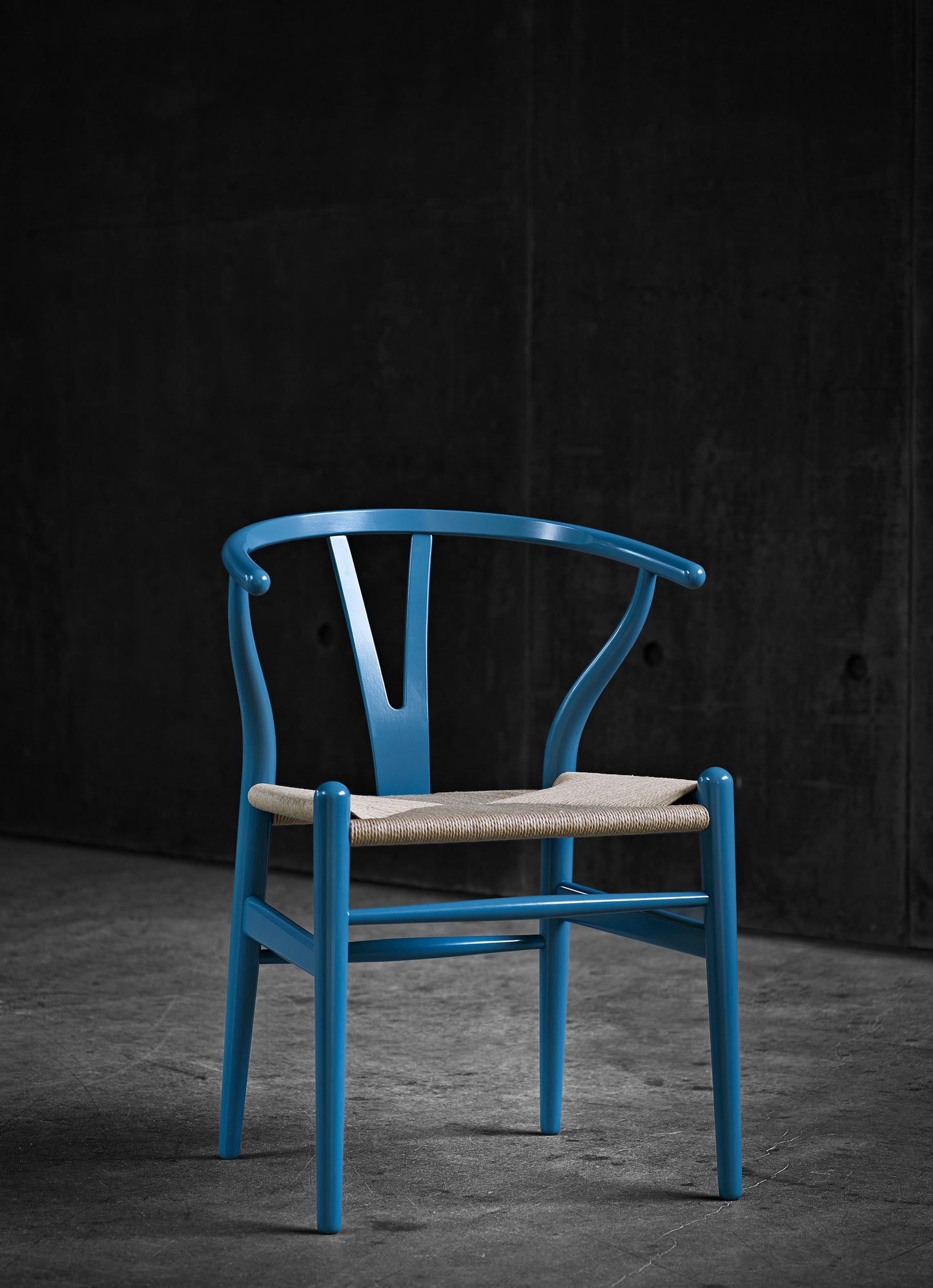 Carl Hansen & Søn CH24 Wishbone teräksensininen pyökki/luonnonväri
